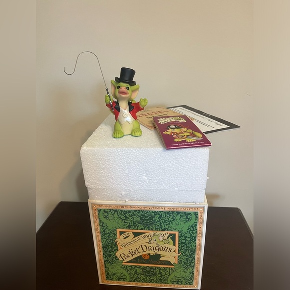 The Whimsical World Pocket Dragons “The Ringmaster” - Picture 1 of 4